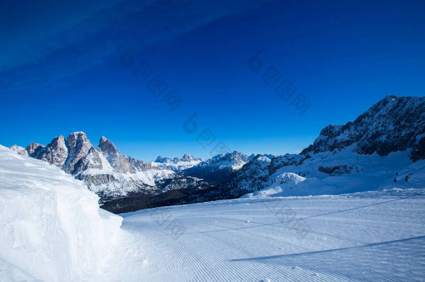 意大利多洛米蒂冬季美丽的阿尔卑斯山和<strong>滑雪场</strong>科蒂娜 · 德 · 安佩佐 · 法洛莉亚<strong>滑雪场</strong>