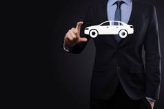 汽车保险与汽车服务的概念。汽车保险与汽车服务的概念。提供手势和汽车标志的商人.