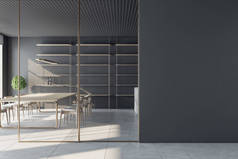 现代化的会议室内部，墙壁、玻璃隔板和日光都有空旷的模拟空间。工作场所概念。3D渲染