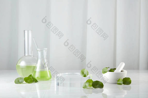 在生物试管中，用于生物实验的背景是：炭疽杆菌（Gotu kola）树叶和绿水。基于洋地黄的化妆品生产a
