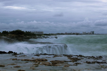 狂风暴雨的天气的加勒比岛阿鲁巴岛狂风暴雨的天气