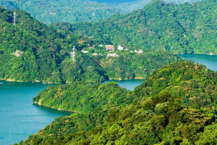 山环绕湖储层的山桃园台湾亚洲图片