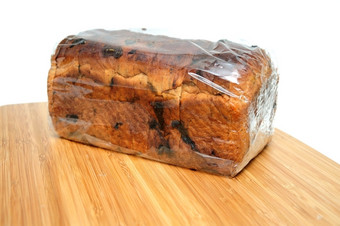 葡萄干肉桂面包面包包装面包切片肉桂葡萄干面包木切割董事会