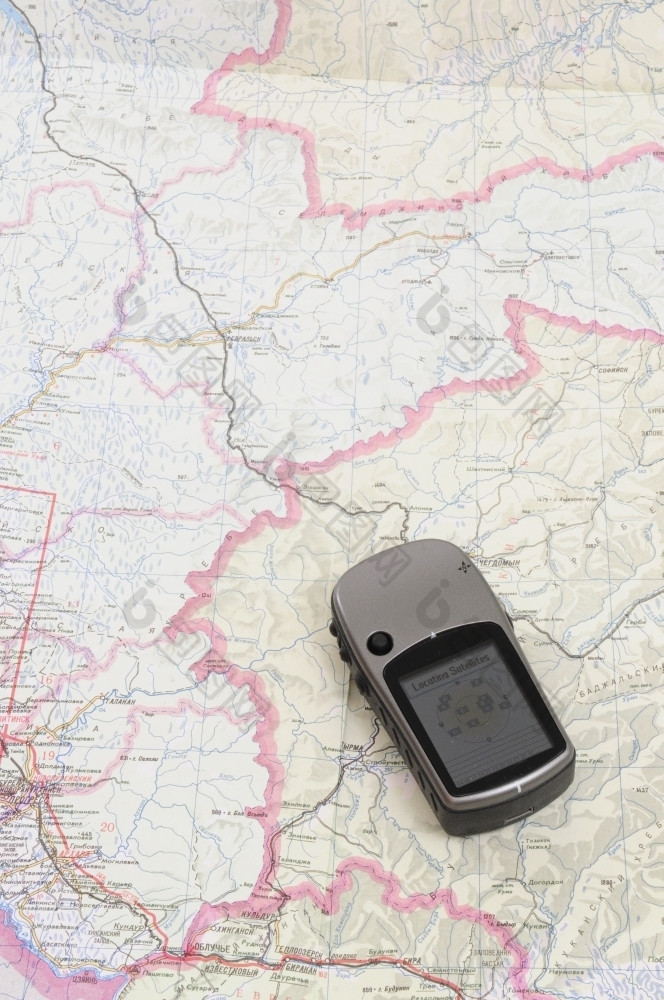 全球定位系统(GPS)而且地图为规划徒步旅行旅行全球定位系统(GPS)而且地图