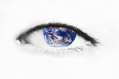 眼睛与地球它的角膜象征着有爱心的为我们的地球的角度来看
