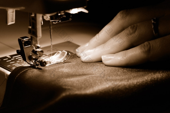 缝材料的缝纫机