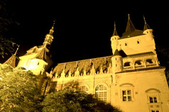 照亮部分的城堡Vajdahunjad布达佩斯晚上