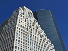 现代办公室建筑不断上升的高曼哈顿
