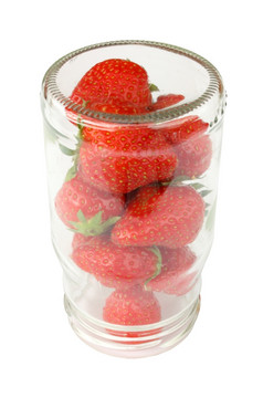 草莓心烦意乱jar孤立的白色背景