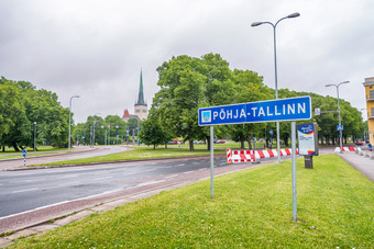 塔林爱沙尼亚7月城市入口路标志塔林主机几百万游客<strong>每年</strong>塔林爱沙尼亚7月城市入口路标志团队