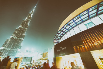 迪拜<strong>阿联酋</strong>12月晚上视图市中心建筑附近迪拜塔哈利法塔迪拜吸引了几百万游客每年迪拜<strong>阿联酋</strong>12月晚上视图市中心建筑