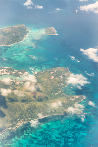 美丽的热带岛屿见过从飞机美丽的热带岛屿见过从飞机