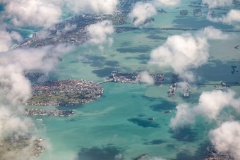空中视图迈阿密海滩岛屿从飞机窗口空中视图迈阿密海滩岛屿从飞机窗口