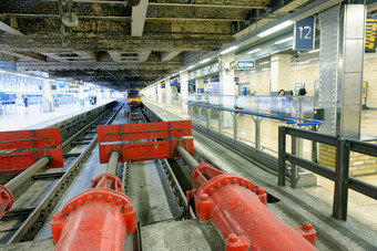 伦敦9月利物浦街火车站的系统有站和英里跟踪伦敦9月利物浦街火车站的