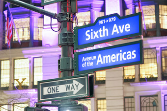 第六大道大道的美洲标志晚上曼哈顿新纽约城市