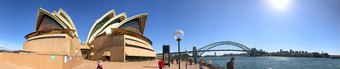 悉尼8月全景视图悉尼港与歌剧房子和桥的城市吸引了几百万游客每年