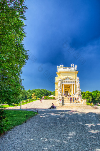 维也纳奥地利7月游客访问美泉宫公园维也纳吸引了几百万人每年