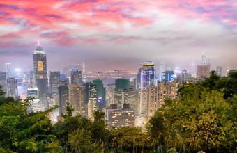 全景在香港香港城市天际线晚上视图从的峰香港