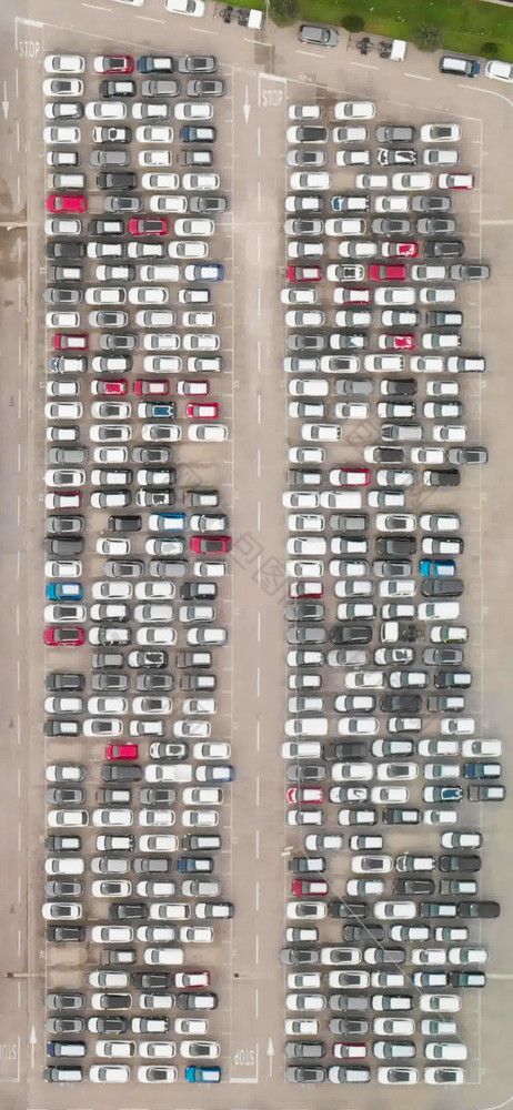 开销向下空中视图停车交通拥堵和拥挤的停车很多
