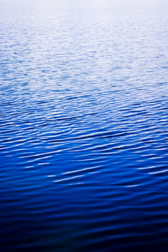水涟漪湖表面摘要蓝色的背景