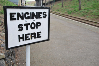 古董引擎停止在这里标志英国<strong>火</strong>车站