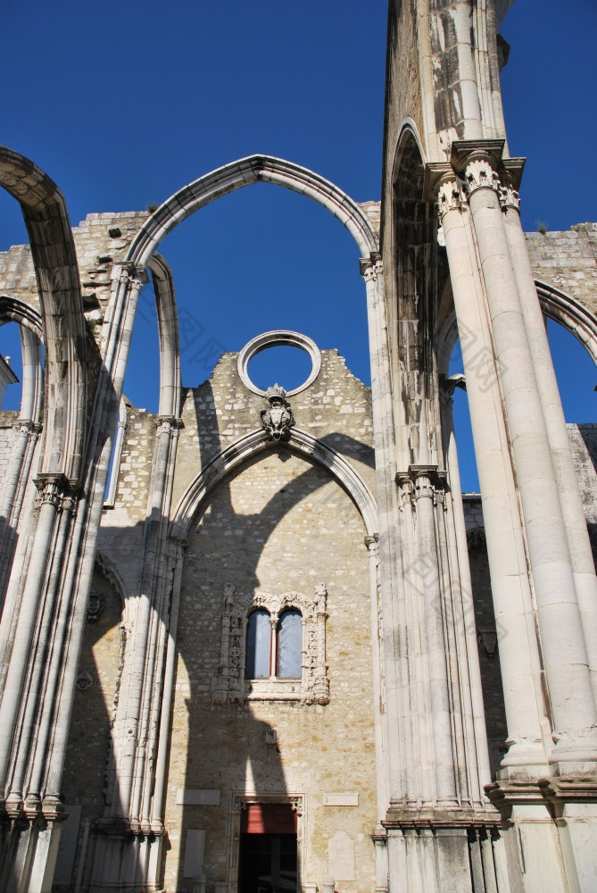 著名的卡尔莫教堂废墟后的地震里斯本葡萄牙
