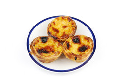 美味的pasteis出生典型的馅饼从里斯本葡萄牙孤立的白色背景