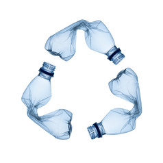 概念recycleEmpty使用塑料瓶白色背景