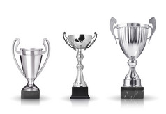三个不同的种类银奖杯孤立的白色背景