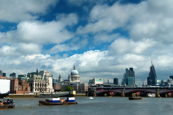 伦敦五月Fenchurch街建设五月伦敦拉斐尔维诺利设计建筑的步话机完成由于4月与租户马克尔而且窑