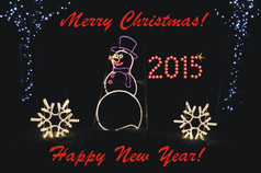 问候为圣诞节而且新一年发光的结合雪域男子而且小树与雪花