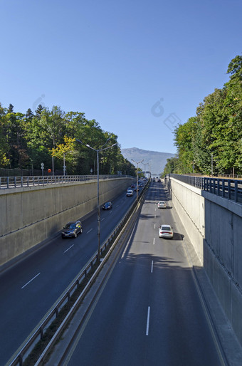 城市景观保加利亚资本城市索菲亚与部分高速公路的大道tsarigradskoshose附近电视塔索菲亚保加利亚欧洲