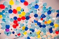 色彩斑斓的气球与快乐庆祝活动