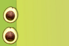 有创意的布局使鳄梨的绿色背景平躺食物概念