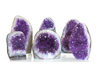 集紫水晶水晶准宝石的宝石白色背景