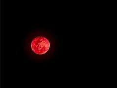 bloodmoon红色的月亮黑暗天空bloodmoon红色的月亮自然现象黑暗天空