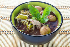 面条传统的泰国食物黑色的碗