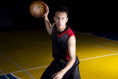 亚洲年轻的篮球球员篮球法院