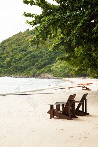 木椅子的海滩转出海Koh萨米泰国