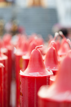 大红色的蜡烛排行很多的测量区域为使用仪式