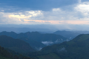 云<strong>雾山</strong>高<strong>山</strong>复杂的<strong>雾</strong>的早....而且晚上