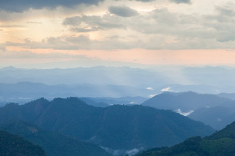 云<strong>雾山</strong>高<strong>山</strong>复杂的<strong>雾</strong>的早....而且晚上