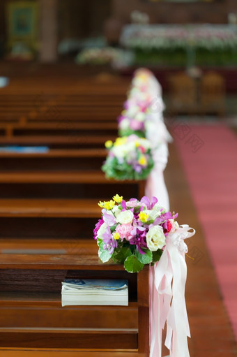 婚礼花花装饰的婚礼是举行的教堂