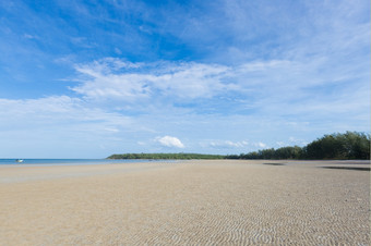 海和沙子海滩清晰的天空和水晶清晰的水域海泰国