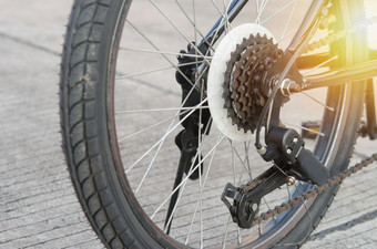 关闭自行车轮与细节链和换挡杆机制