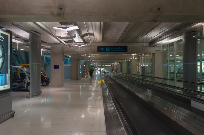 模糊的机场摘要模糊走廊内部的机场图片
