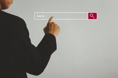 商人触碰搜索虚拟屏幕搜索信息网络概念与复制空间互联网搜索页面电脑触摸屏幕