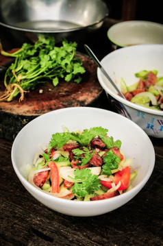 美味的混合从蔬菜而且香肠亚洲食物风格