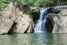 特写镜头tadduan瀑布森林景观素泰国