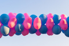 行粉红色的和蓝色的气球背景